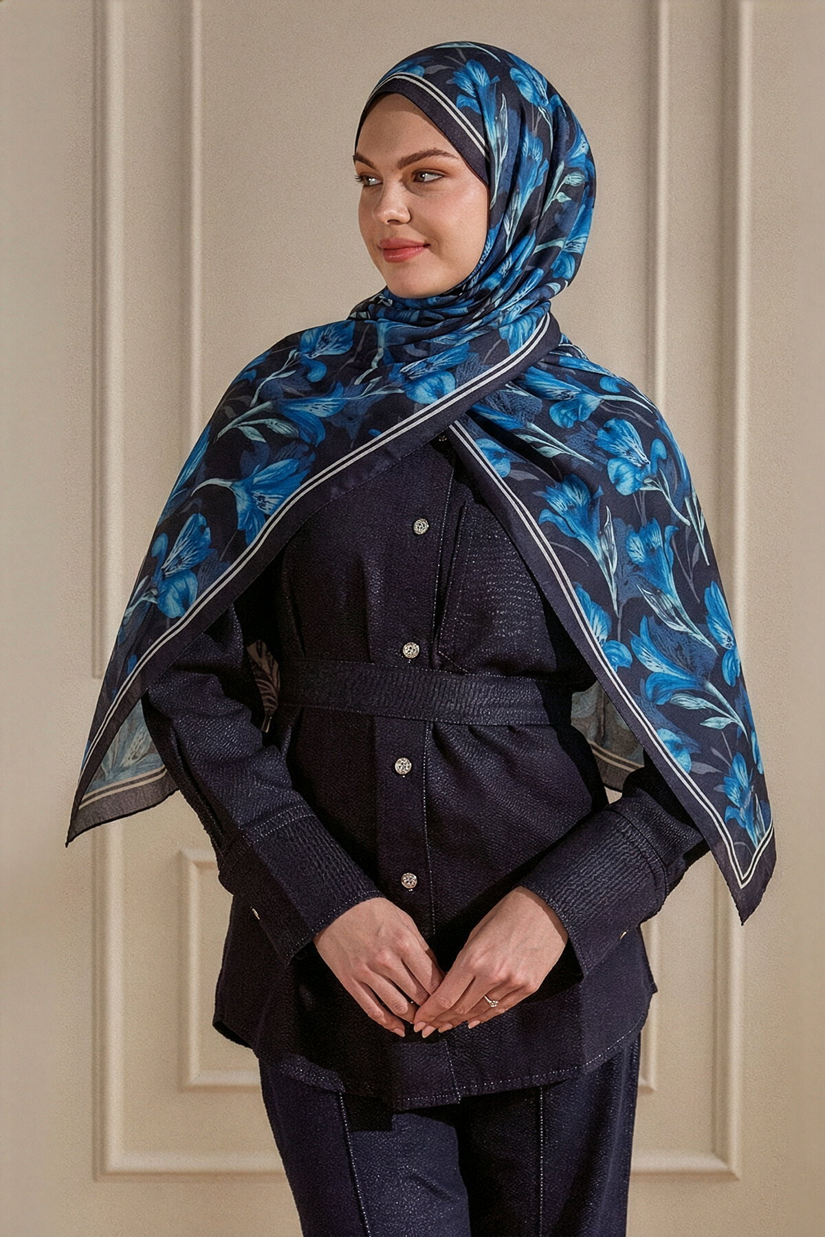 Siyah-Saks Lale Desenli İdol Vual Şal