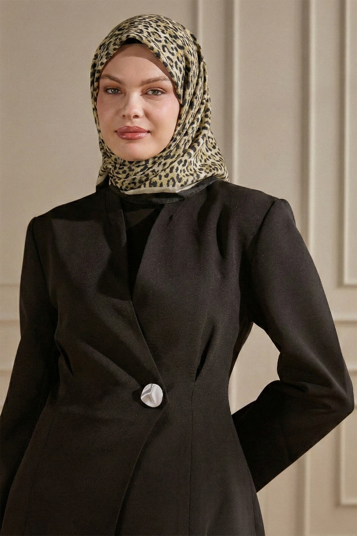 Siyah Leopar Desenli Kraş Eşarp