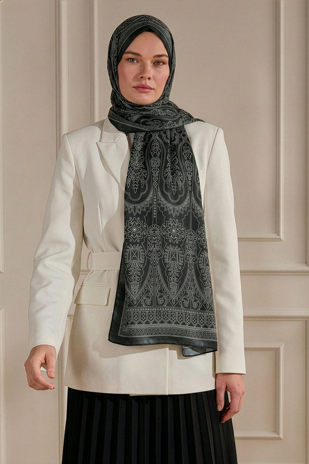 Siyah Paisley Desenli Organik Şal