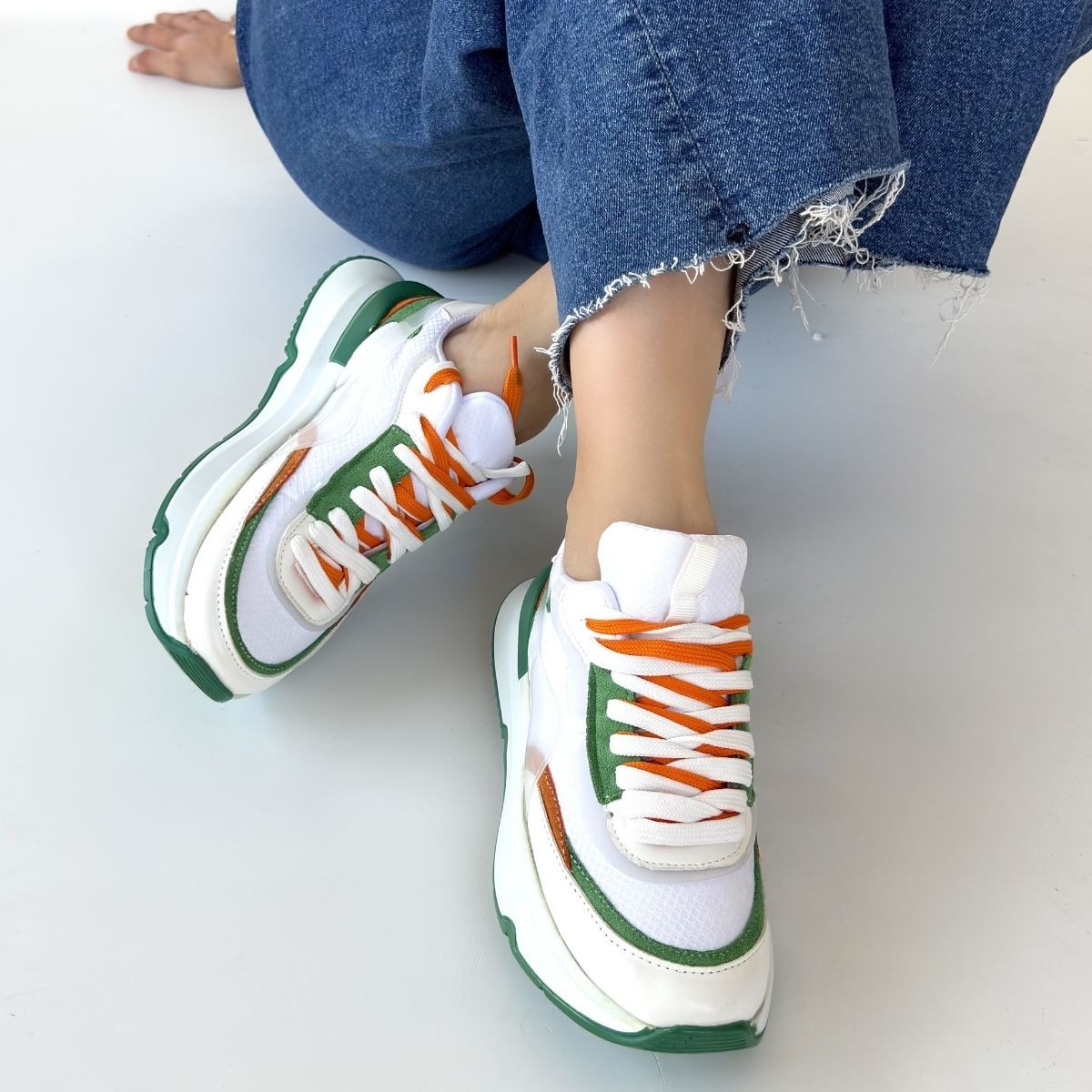 Aleh Beyaz Cilt Yeşil Detaylı Çift Bağcıklı Spor Ayakkabı