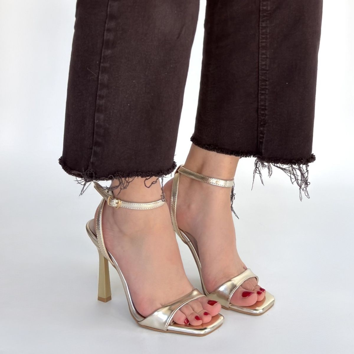 Jowin Gold Rugan Topuklu Bilekten Kemerli Ayakkabı