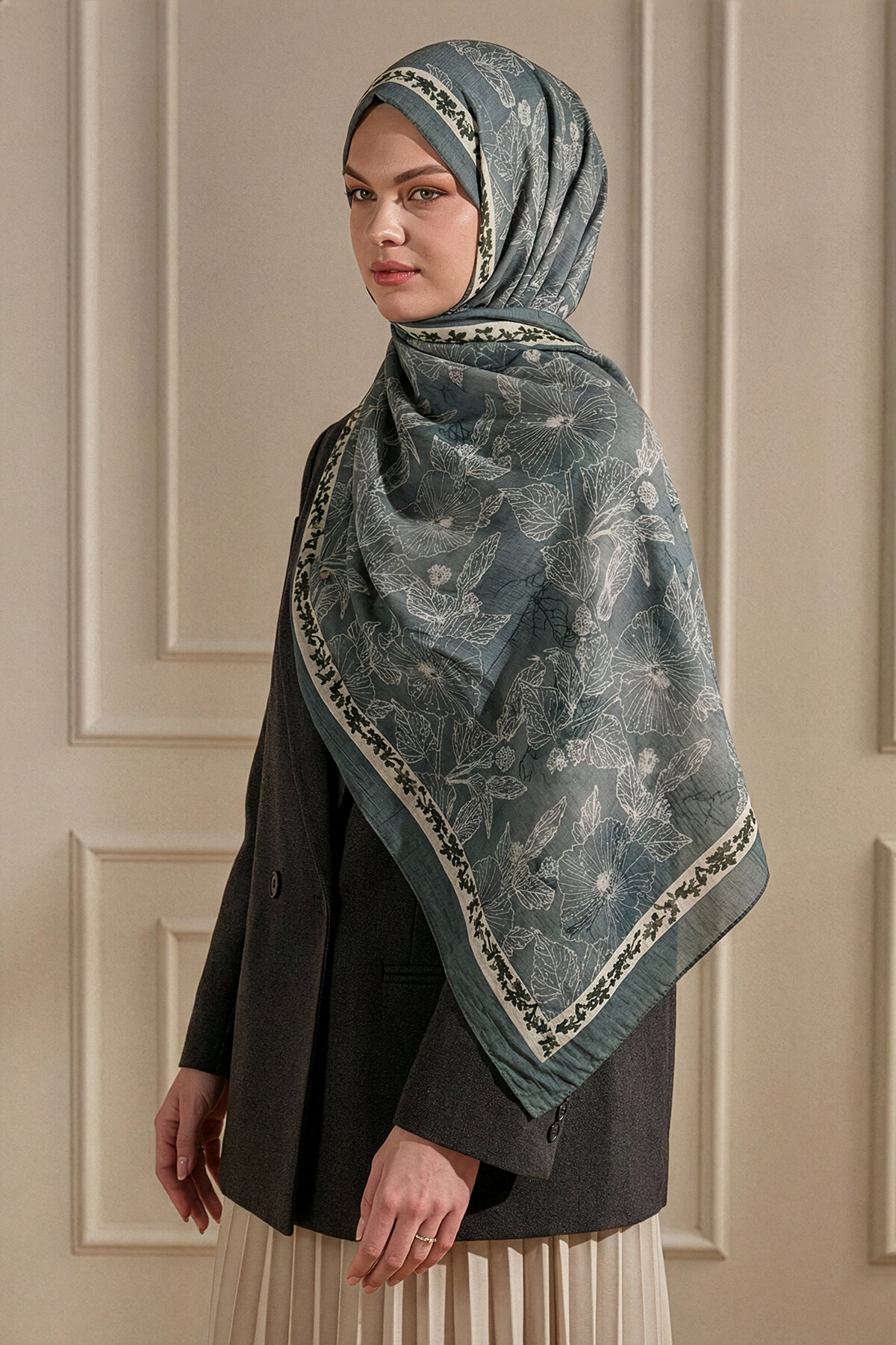 Gri Vintage Garden Desenli Müslin Şal