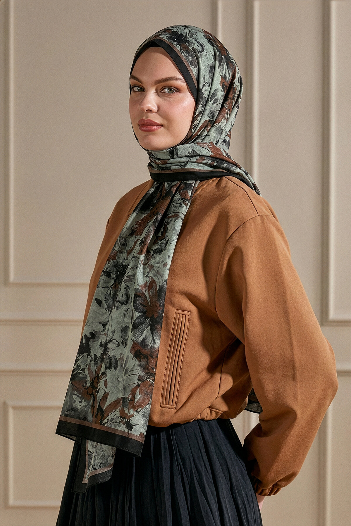 Siyah Kahve Hatıra Çiçekleri Desenli Organik Şal