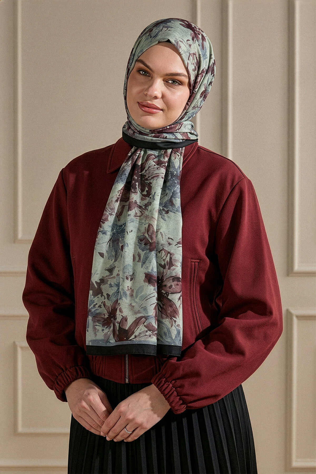 Siyah Kızıl Hatıra Çiçekleri Desenli Organik Şal