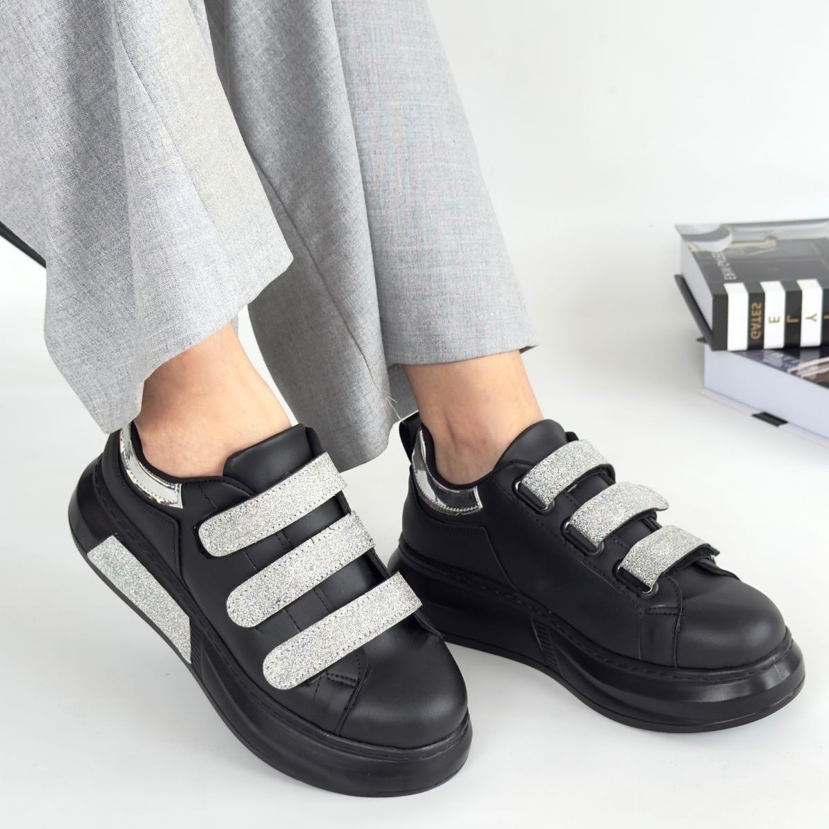 Elika Siyah Cilt Simli Cırt Cırtlı Spor Ayakkabı