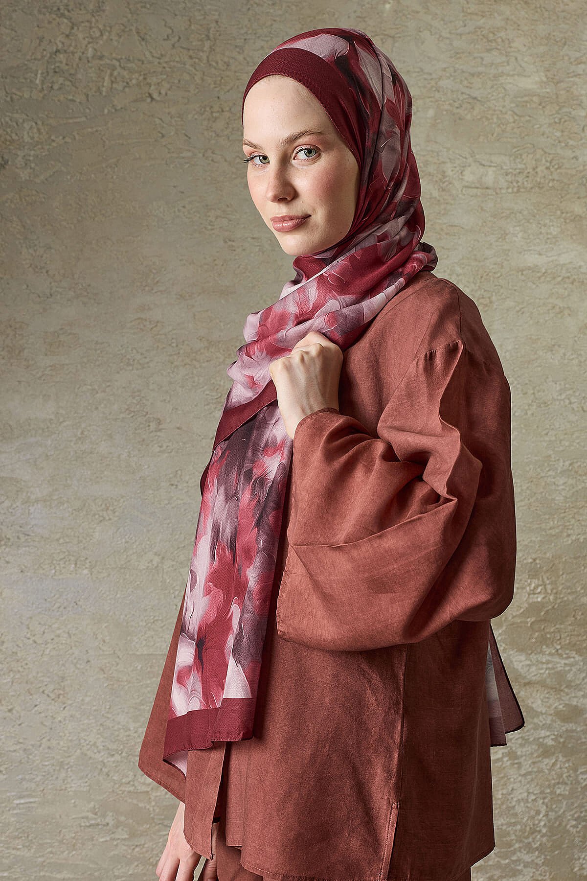 Bordo Romance Garden Desenli Organik Şal