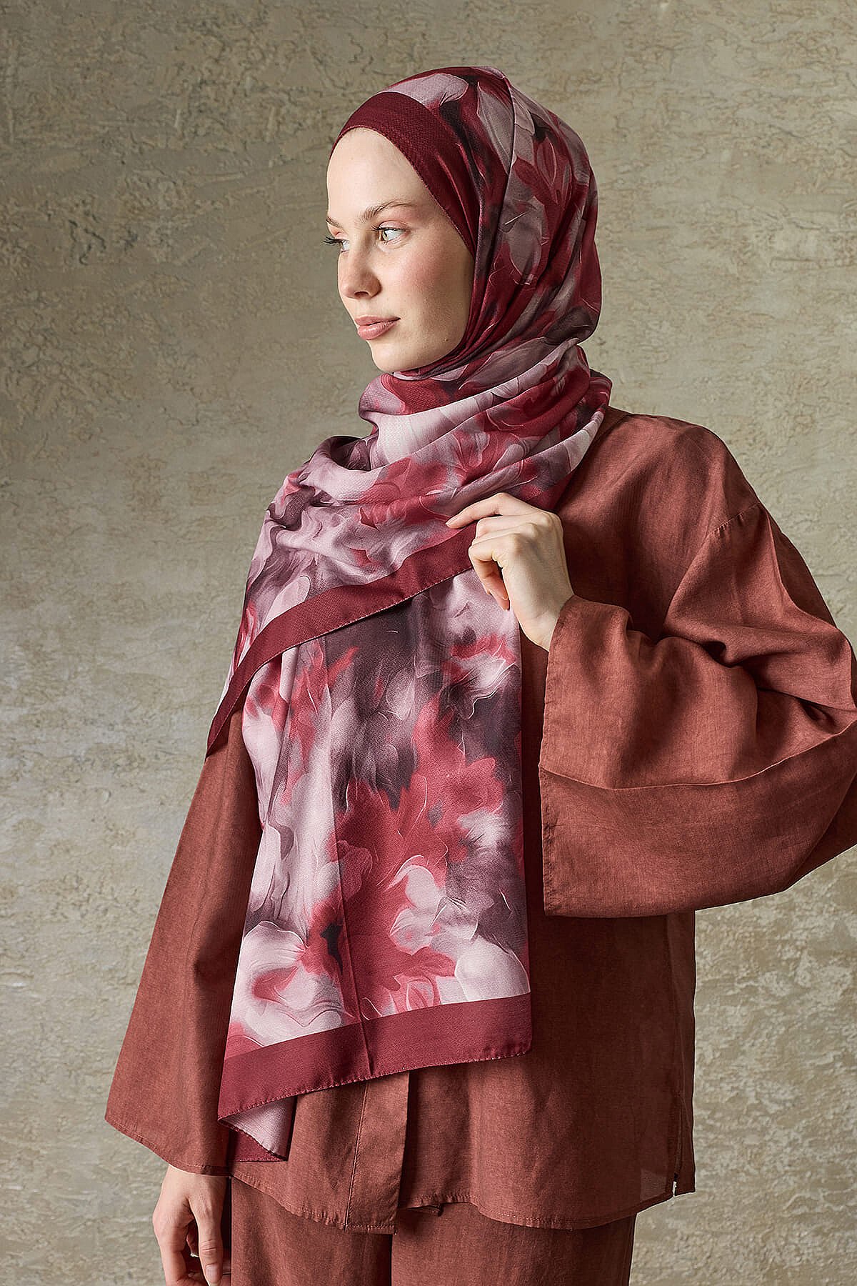 Bordo Romance Garden Desenli Organik Şal