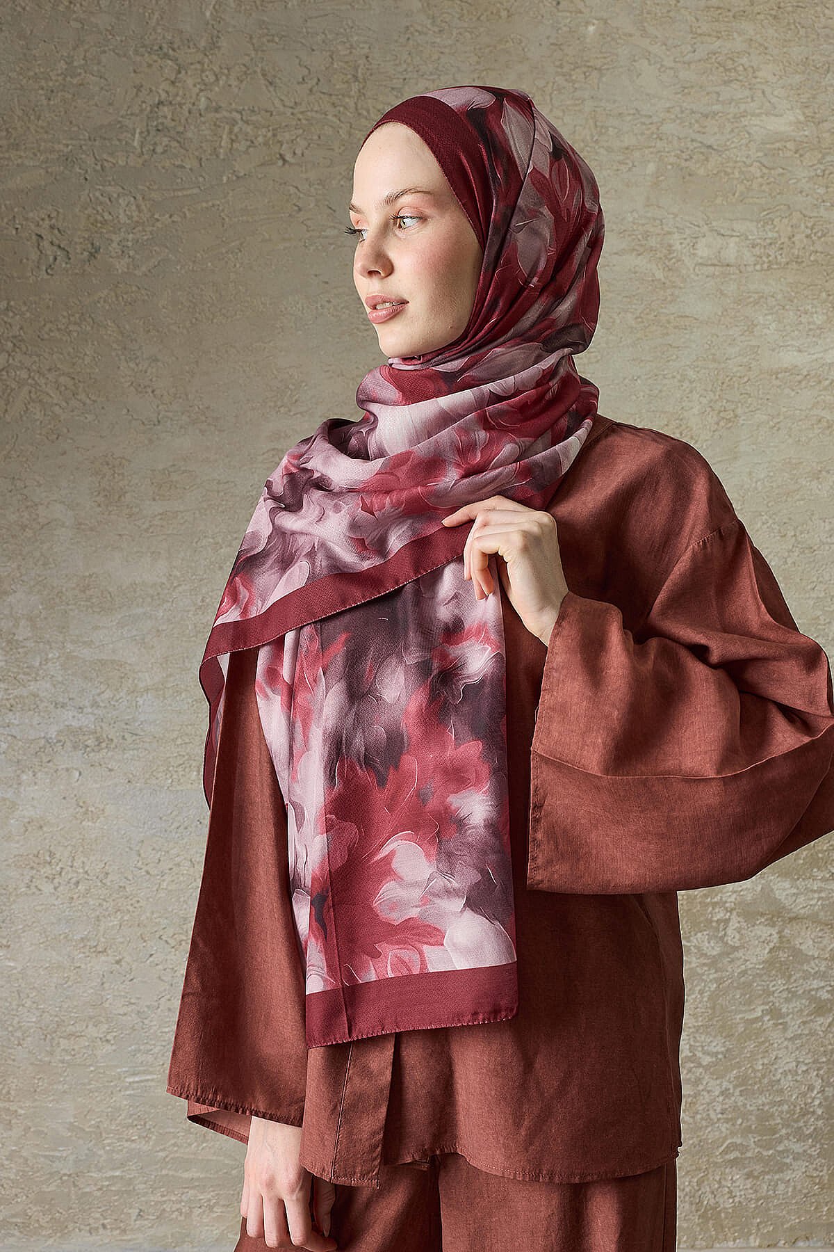 Bordo Romance Garden Desenli Organik Şal