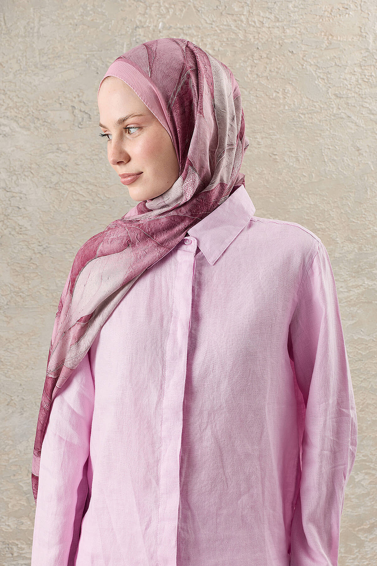 Pembe Yaprak Senfonisi Desenli Kraş Şal