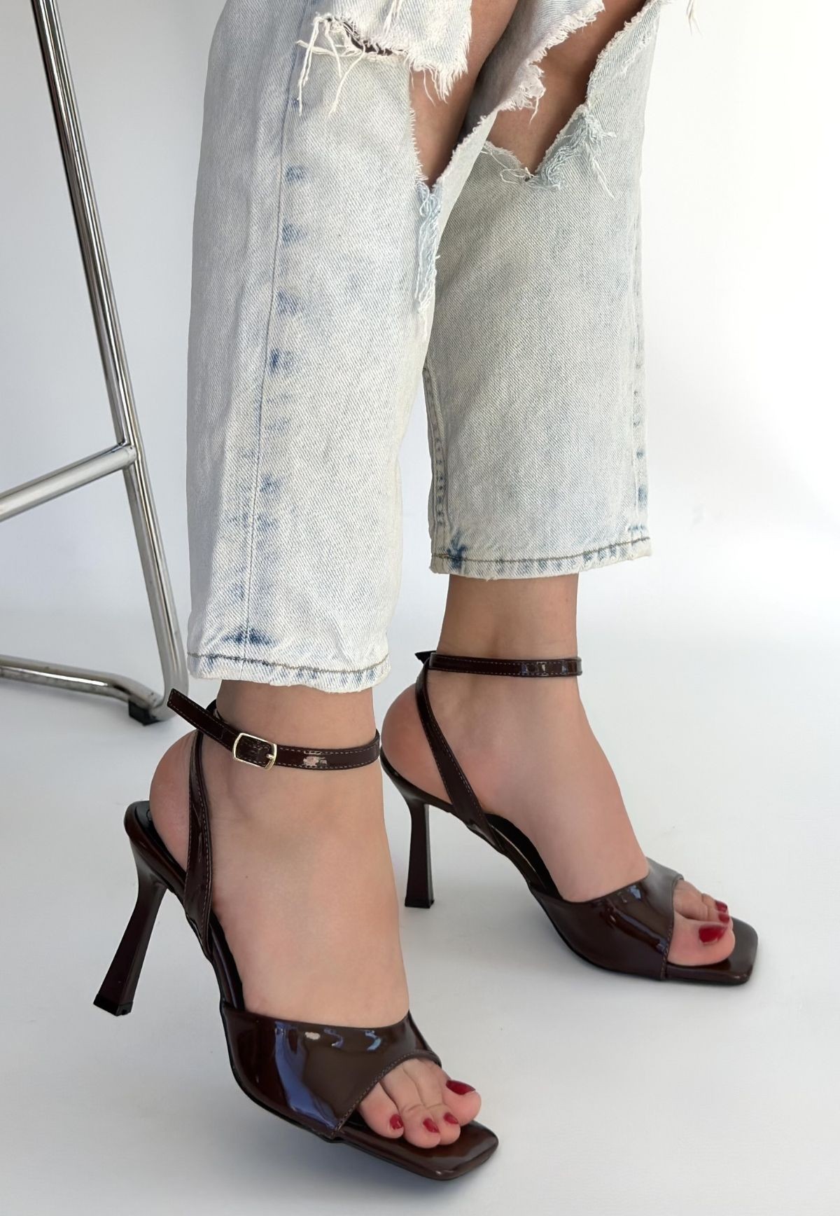 Soha Kahverengi Rugan Topuklu Bilekten Kemerli Ayakkabı