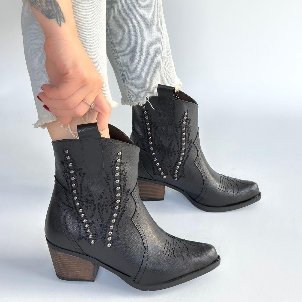 Matin Siyah Cilt Topuklu Bot