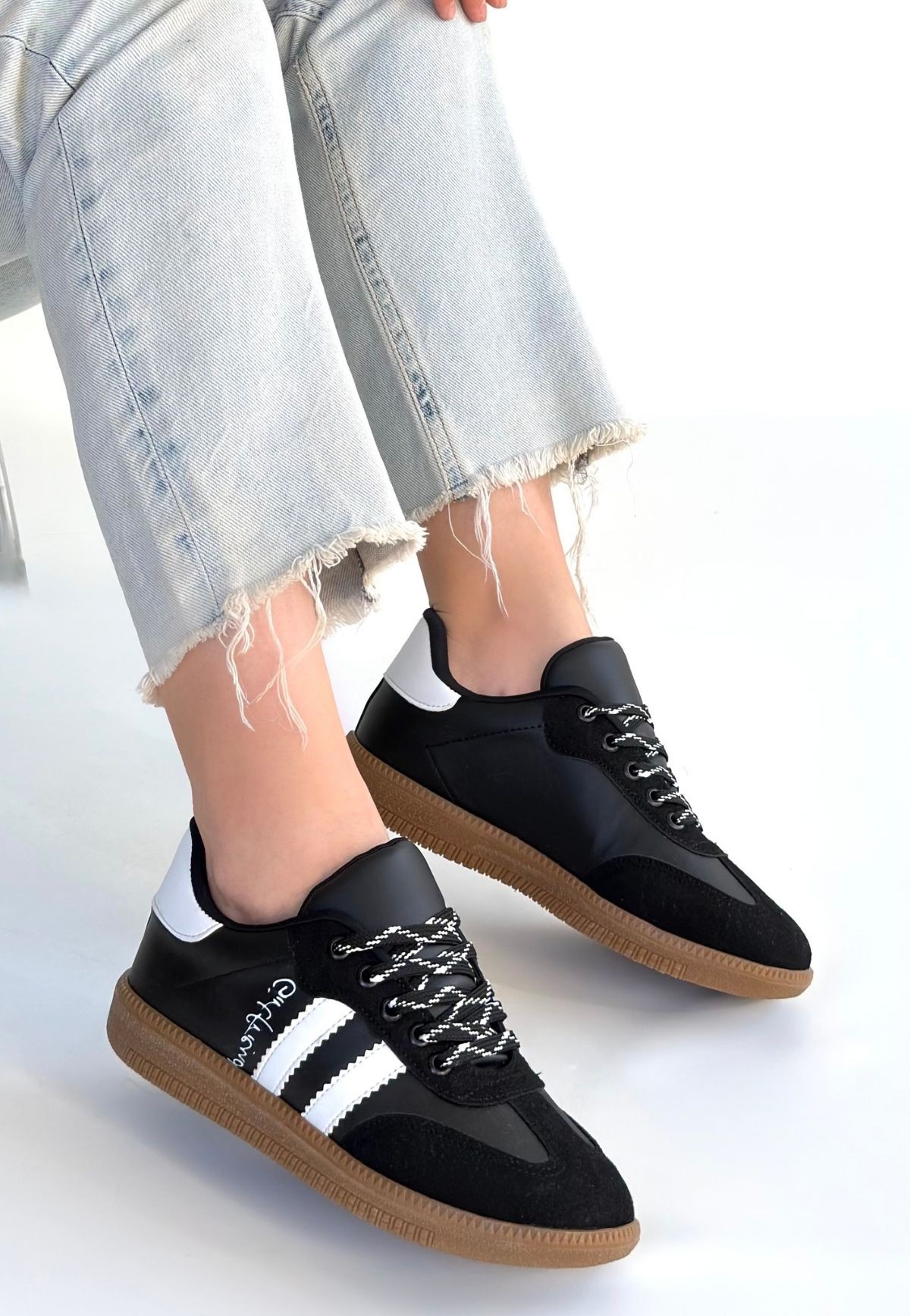 Zerti Siyah Cilt Bağcıklı Spor Ayakkabı