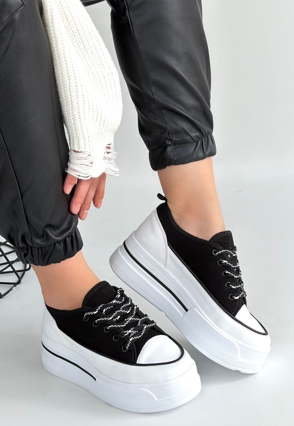 Dalen Siyah Keten Bağcıklı Spor Ayakkabı