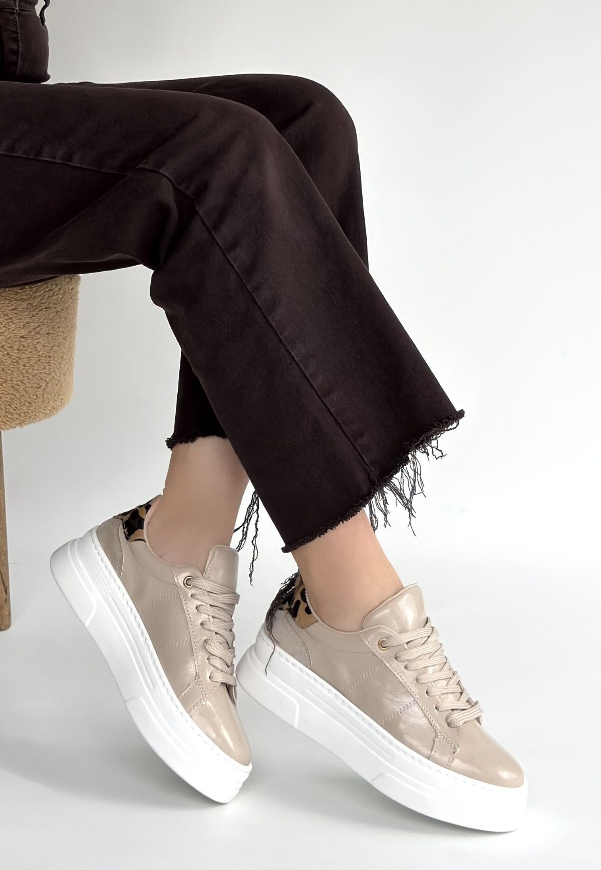 Jetan Bej Rugan Bağcıklı Spor Ayakkabı