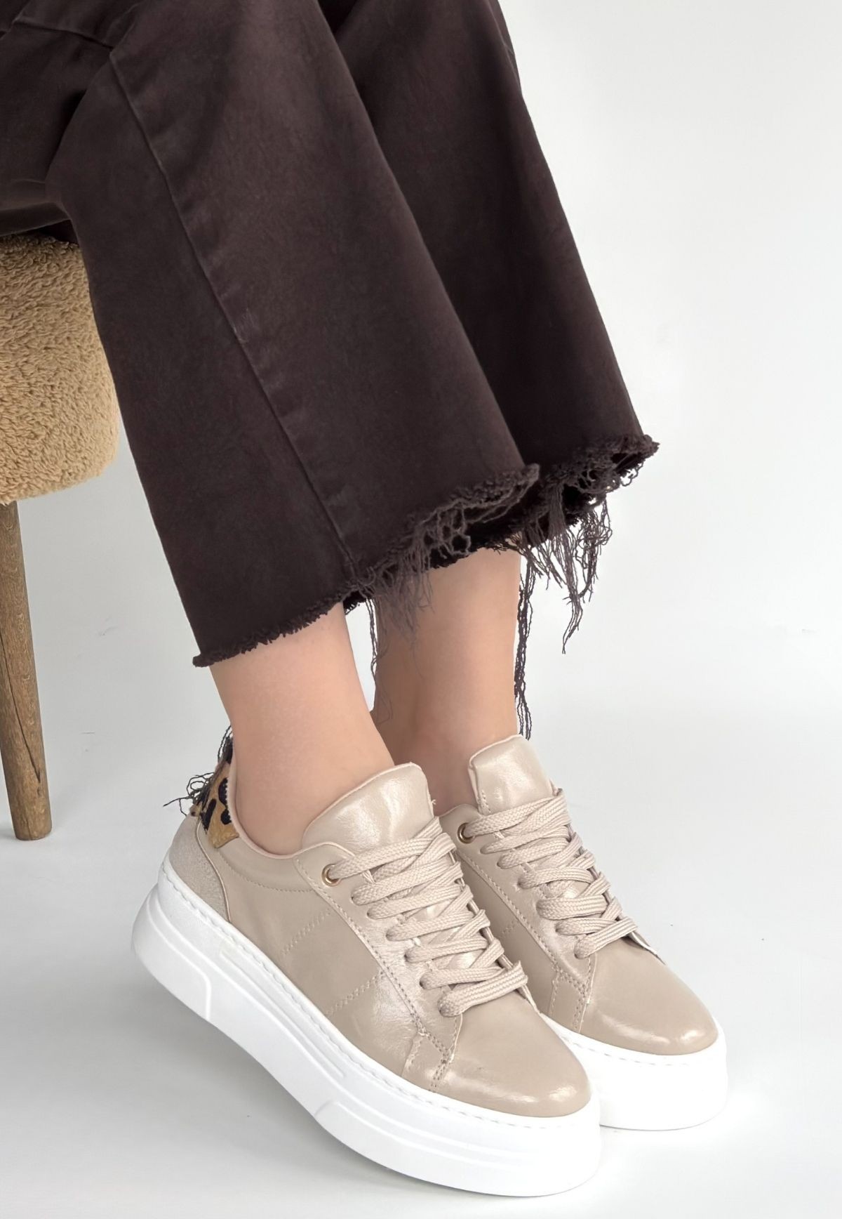 Jetan Bej Rugan Bağcıklı Spor Ayakkabı