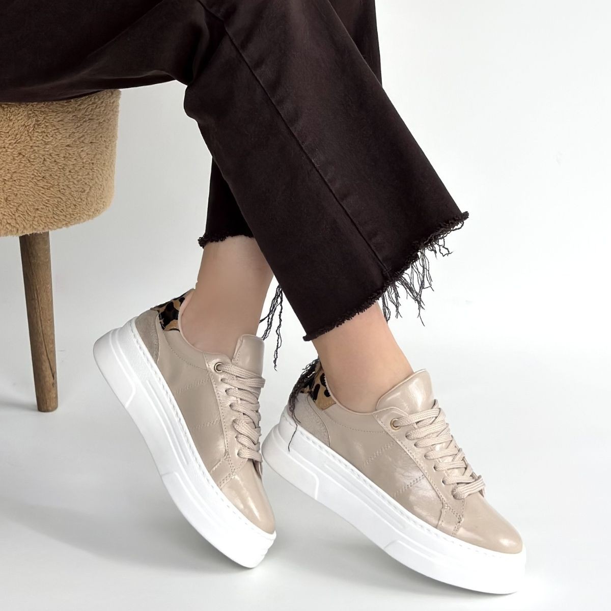 Jetan Bej Rugan Bağcıklı Spor Ayakkabı