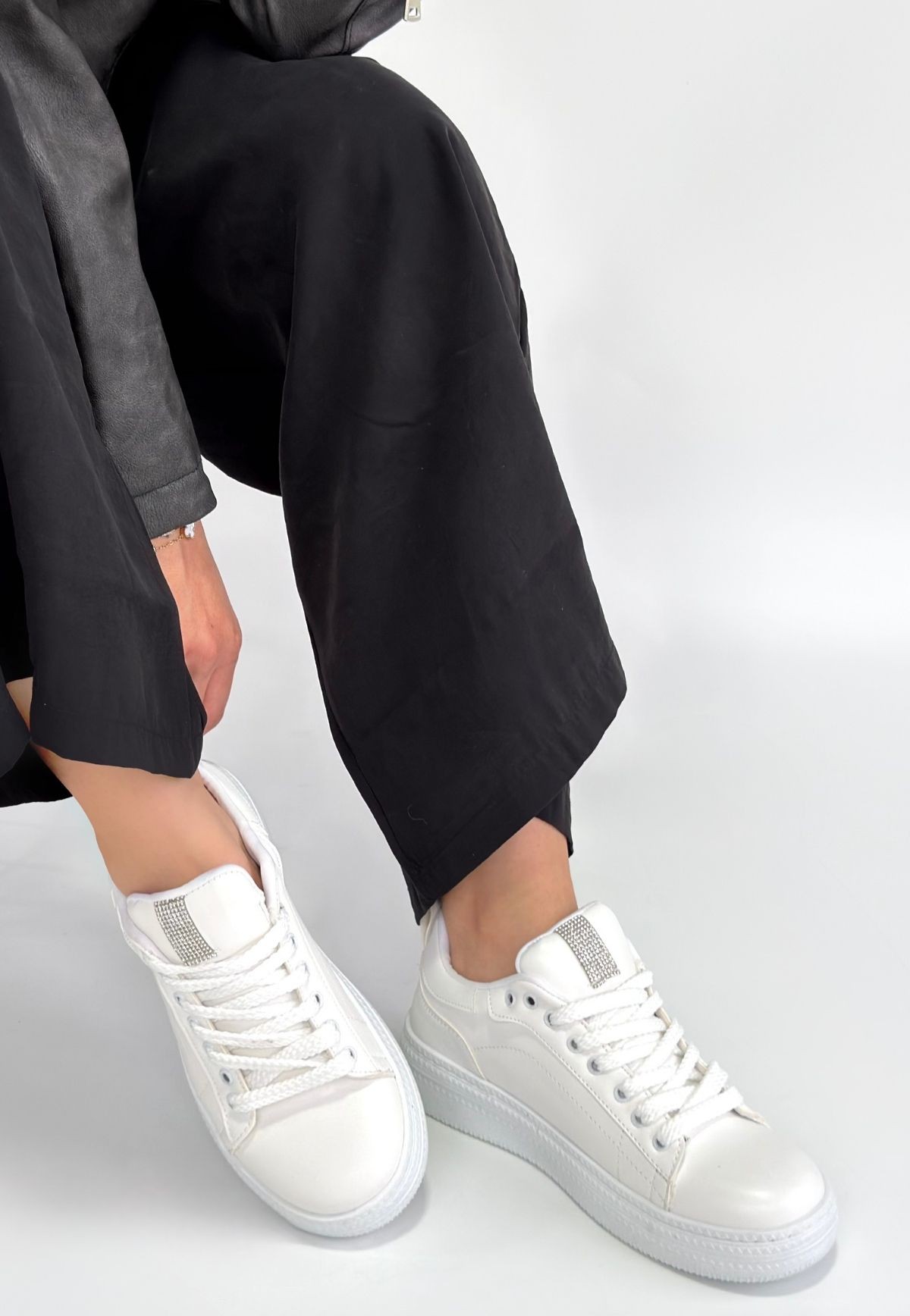 Yier Beyaz Cilt Bağcıklı Spor Ayakkabı