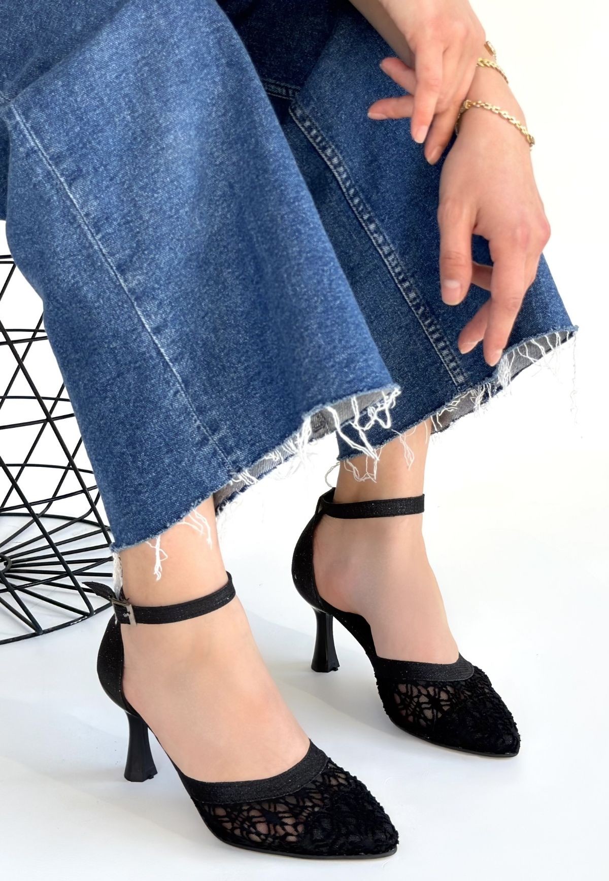 Weja Siyah Cilt Tül Detaylı Simli Topuklu Ayakkabı