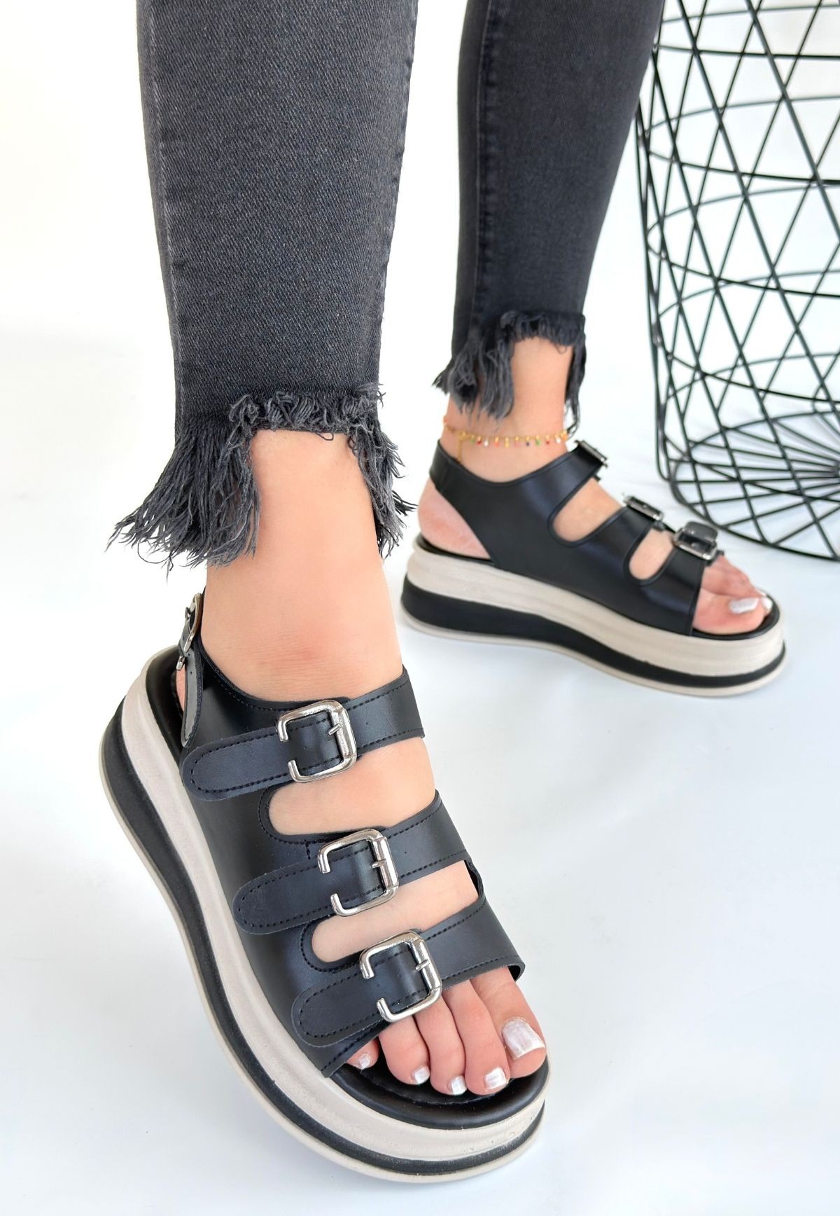 Jatay Siyah Cilt Sandalet