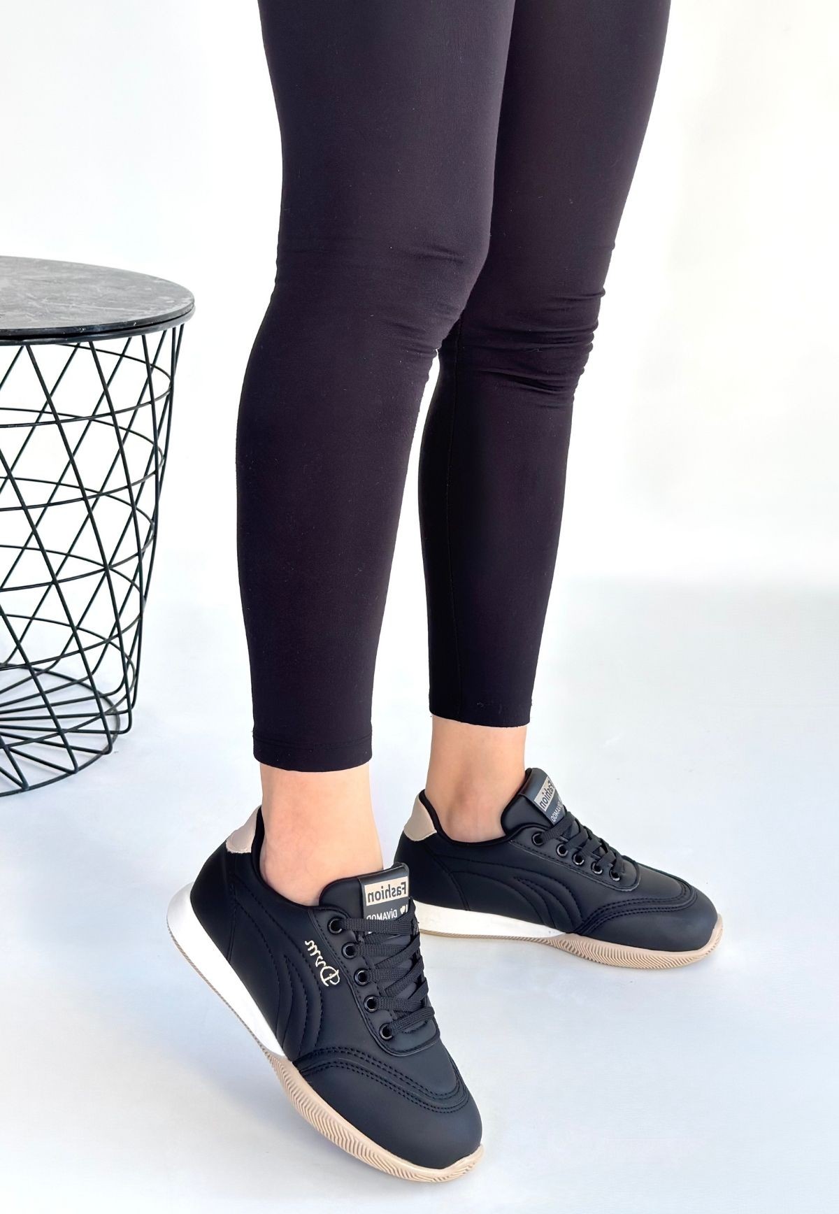 Tawen Siyah Cilt Bej Tabanlı Bağcıklı Spor Ayakkabı