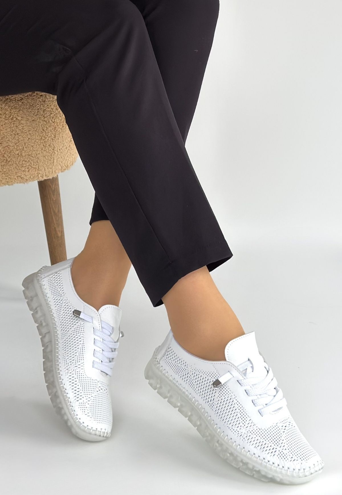 Merja Beyaz Deri Bağcıklı Spor Ayakkabı