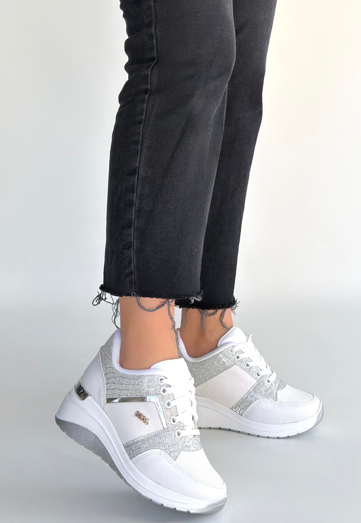 Geja Beyaz Cilt Bağcıklı Spor Ayakkabı