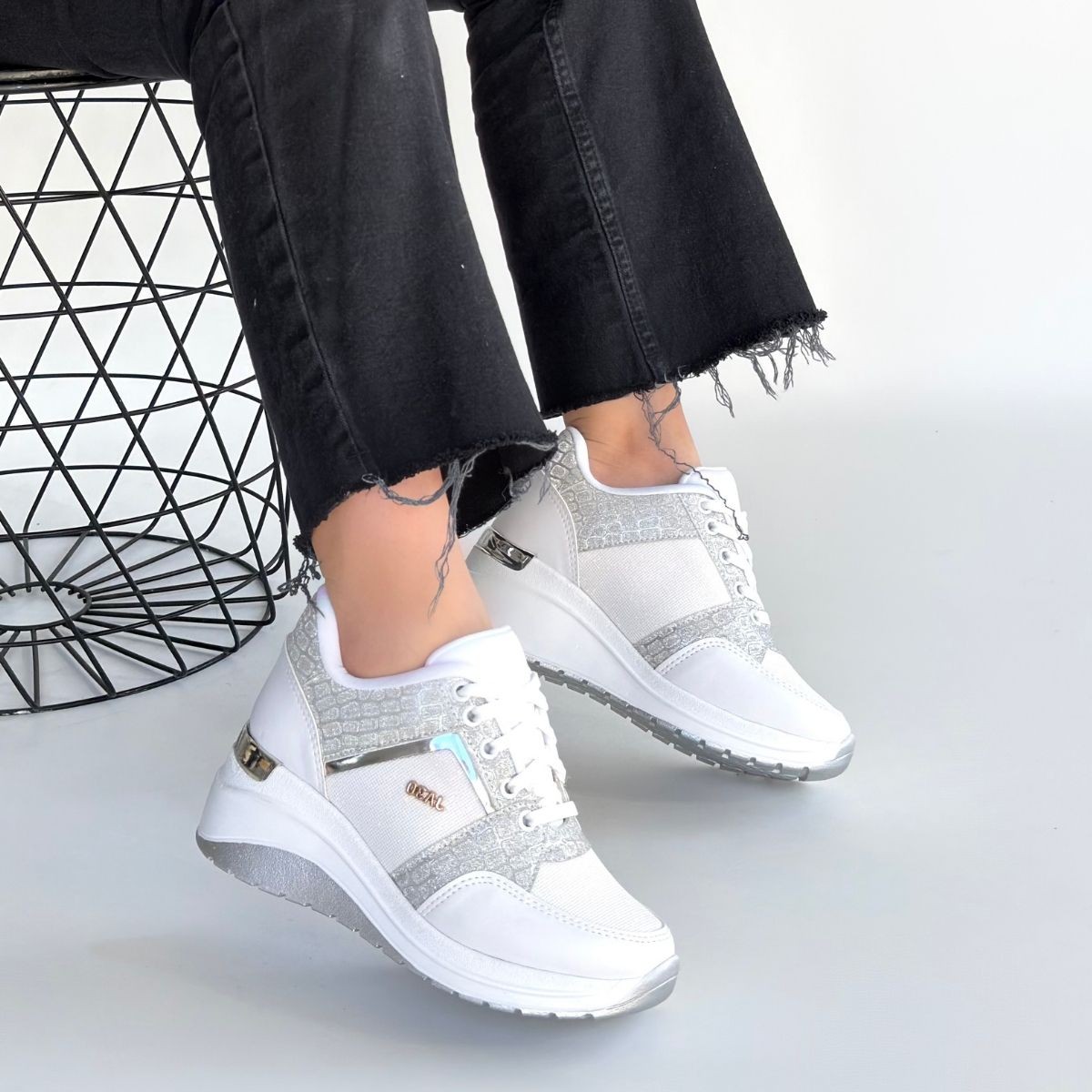 Geja Beyaz Cilt Bağcıklı Spor Ayakkabı