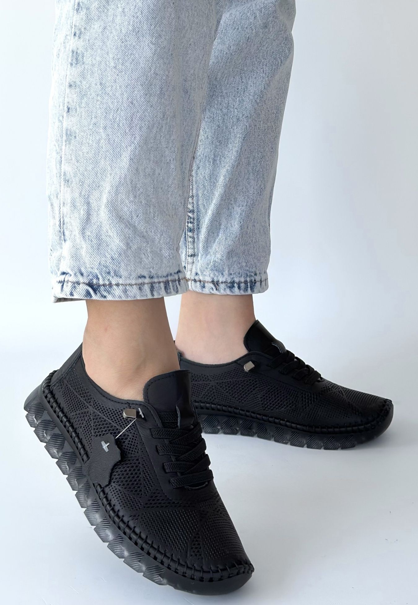 Omma Siyah Deri Lazerli Bağcıklı Spor Ayakkabı